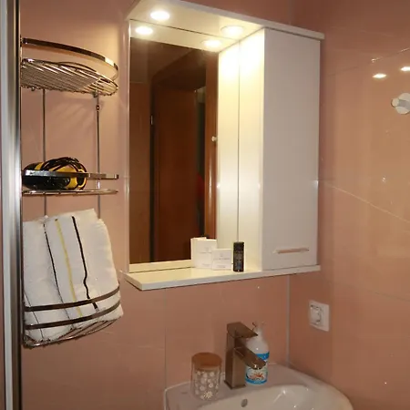 Apartman Two Bedroom Apartment In Mostar With Terrace & View